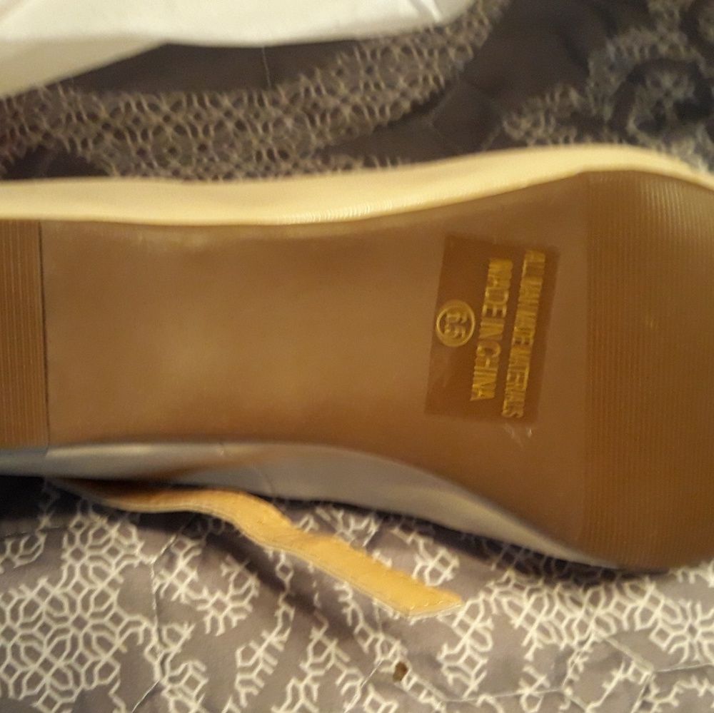 Ivory shoes - Picture 4 of 5